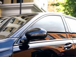 آیا دودی کردن شیشه جلو روی هدآپ تأثیر دارد؟