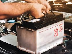 بهترین زمان تعویض باتری خودرو چه موقع است؟